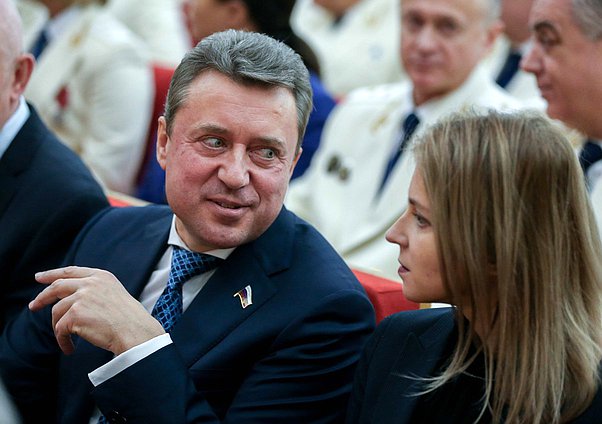 Заместитель Председателя Комитета по безопасности и противодействию коррупции Анатолий Выборный и заместитель Председателя Комитета по безопасности и противодействию коррупции Наталья Поклонская