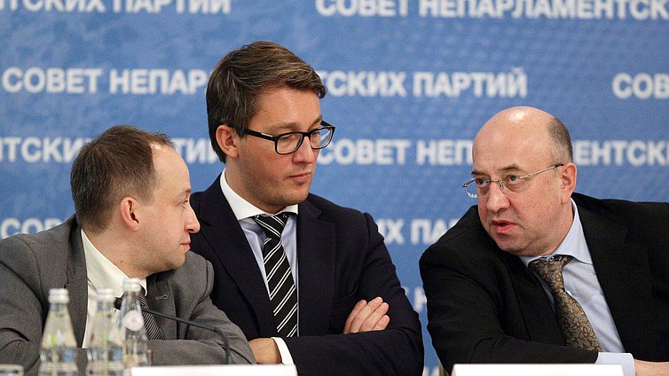 Заседание Совета непарламентских партий при Председателе Государственной Думы Федерального Собрания Российской Федерации 
<br />
Шевченко Евгений, Паньшин Денис и Плигин Владимир