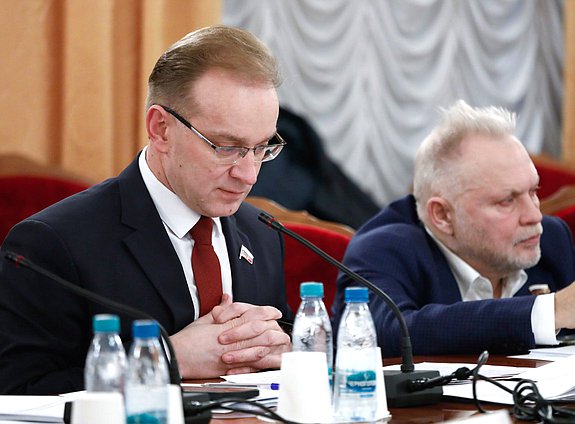 Член Комитета по охране здоровья Михаил Кизеев