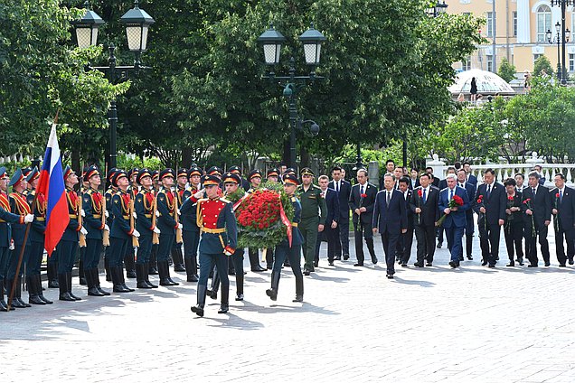 Official visit of Chairman of the Standing Committee of the National People's Congress Zhao Leji to the Russian Federation. Wreath-laying ceremony at the Tomb of the Unknown Soldier