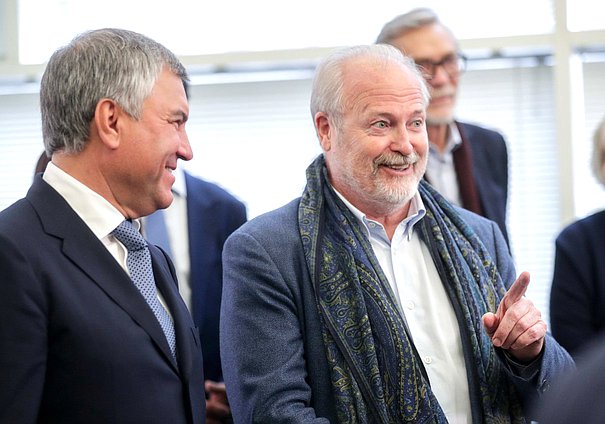 Председатель Государственной Думы Вячеслав Володин и режиссер Владимир Хотиненко