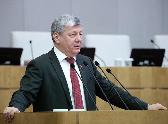 Член фракции КПРФ Дмитрий Новиков