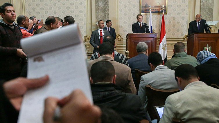 Официальный визит Председателя Государственной Думы 
Федерального Собрания Российской Федерации С.Е.Нарышкина 
в Арабскую Республику Египет. 
 Заявления С.Е.Нарышкина и А.Абдельаля для СМИ.

