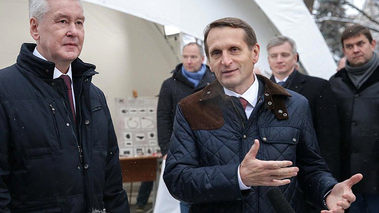  Председатель Государственной Думы Нарышкин
Сергей Евгеньевич
  посетил строительную площадку будущего парка «Зарядье», где параллельно со строительно-монтажными работами проводятся комплексные археологические раскопки. 
