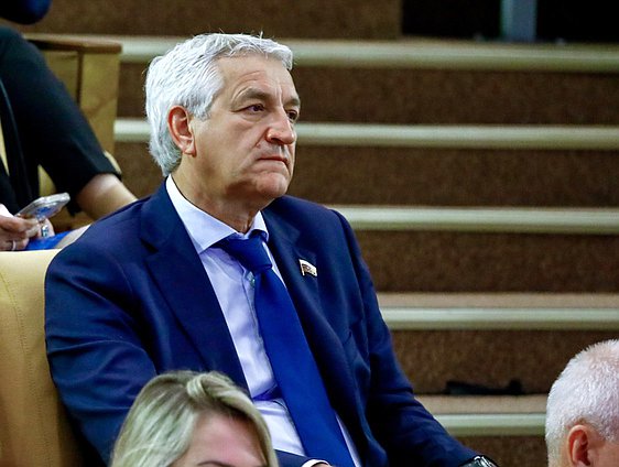 Первый заместитель Председателя Комитета по охране здоровья Леонид Огуль