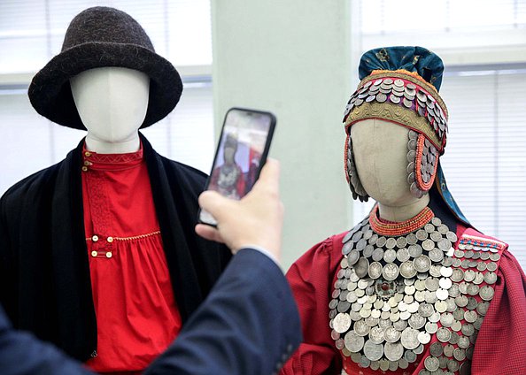 Открытие выставки «Традиционный костюм народов Поволжья второй половины XIX — первой половины XX века», приуроченной к Международному дню культуры