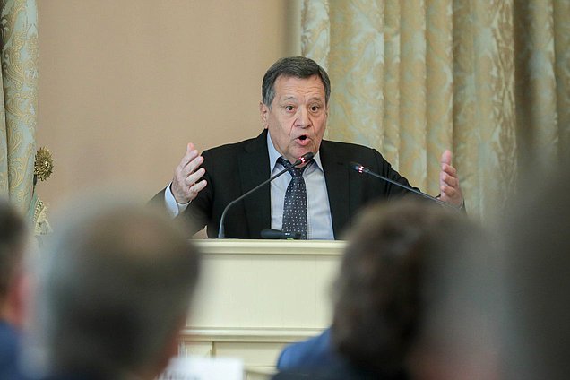 Председатель Комитета по бюджету и налогам Андрей Макаров