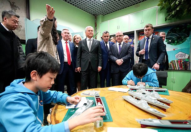 Chairman of the State Duma Vyacheslav Volodin and members of the State Duma delegation visited the Shijia School in Beijing