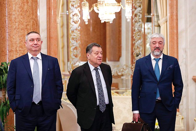 First Deputy Chairman of the Committee on Budget and Taxes Gleb Khor, Chairman of the Committee Andrey Makarov and head of the Rossotrudnichestvo Yevgeny Primakov