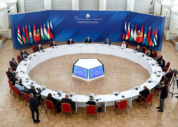 Пленарное заседание третьего международного парламентского форума СНГ «Пушкинские чтения»