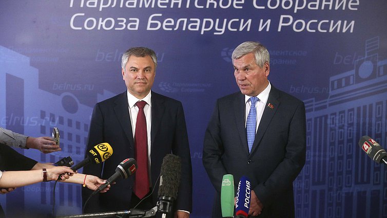 Председатель Государственной Думы Вячеслав Володин и Председатель Палаты представителей Национального собрания Республики Беларусь Владимир Андрейченко