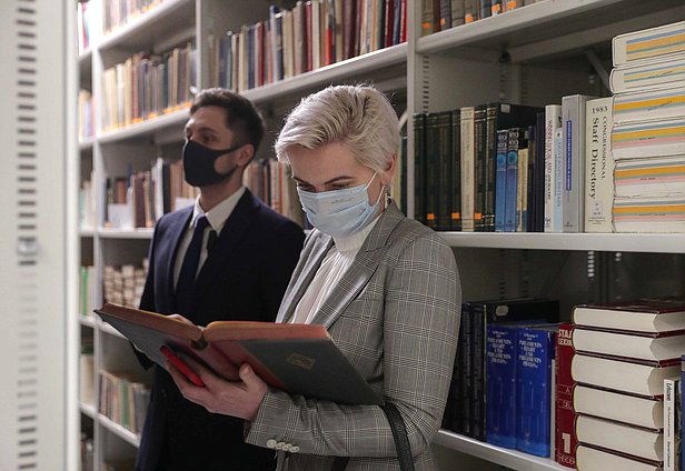 парламентская библиотека нейтральная книги