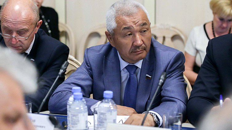 Член Комитета по аграрным вопросам Родион Букачаков