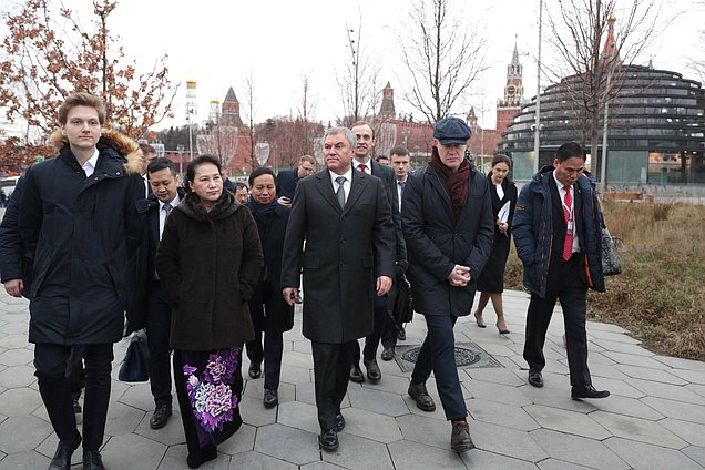 Chairwoman of the National Assembly of Vietnam Nguyễn Thị Kim Ngân, Chairman of the State Duma Viacheslav Volodin and Director of Zaryadye Park Ivan Demidov