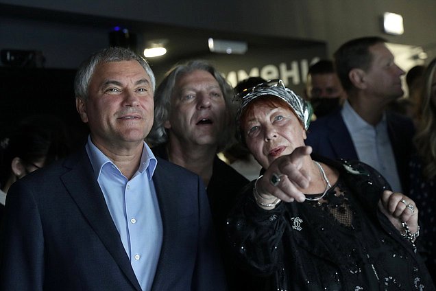 Председатель Государственной Думы Вячеслав Володин и вдова режиссера Станислава Говорухина Галина Говорухина