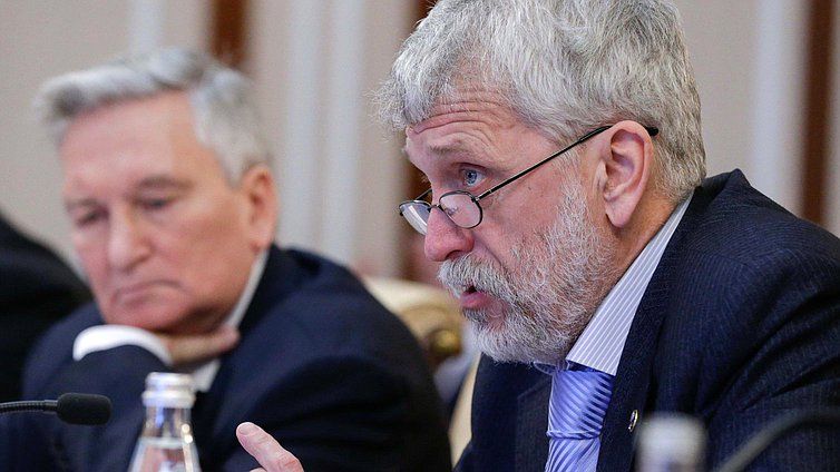 Председатель Государственной Думы  С.Е.Нарышкин провёл
 заседание Президиума Совета Российского исторического общества.

