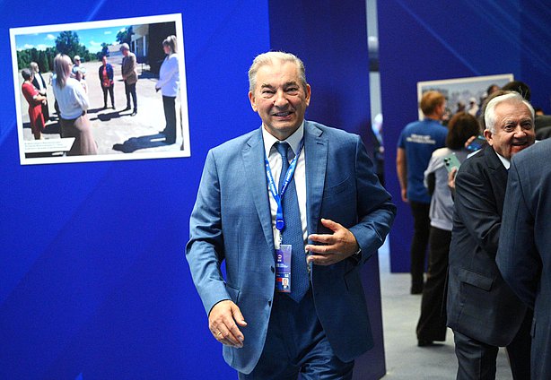 Член Комитета по физической культуре и спорту Владислав Третьяк. Фото: пресс-служба Президента РФ