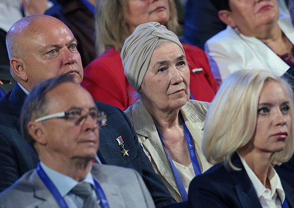 Председатель Комиссии по обеспечению жилищных прав граждан Галина Хованская. Пленарное заседание Международного форума «Великое наследие — общее будущее»