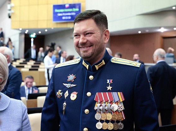Член фракции "Единая Россия" Денис Чернавин
