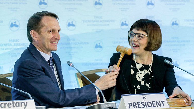 Церемония закрытия 47-й Генеральной ассамблеи ПАЧЭС. Передача председательства Сербии. 