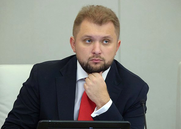 Председатель Комитета по развитию гражданского общества, вопросам общественных и религиозных объединений Борис Чернышов