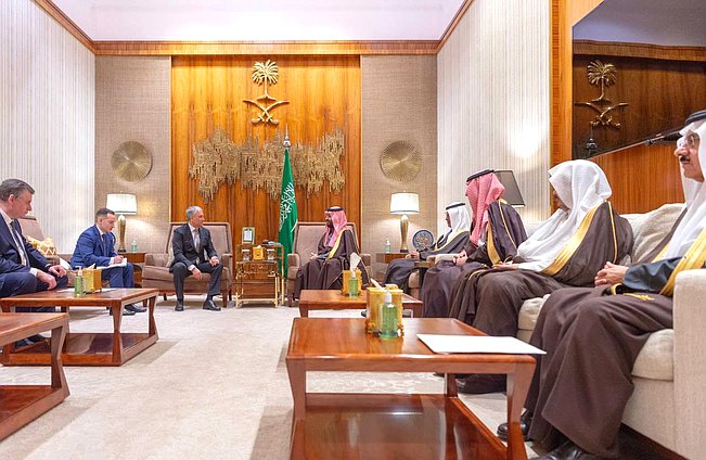 لقاء رئيس مجلس الدوما فياتشيسلاف فولودين وولي عهد المملكة العربية السعودية محمد بن سلمان آل سعود