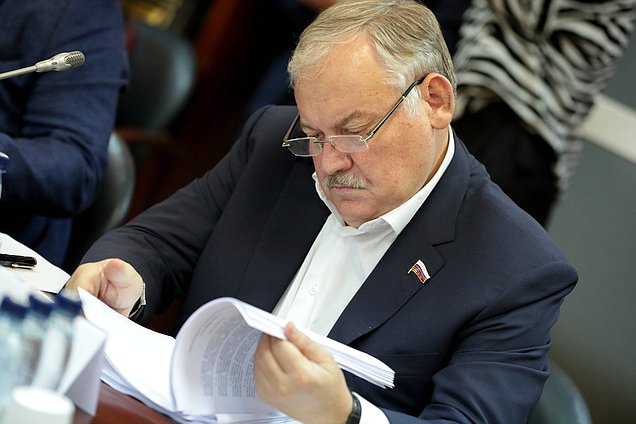 Первый заместитель Председателя Комитета по делам СНГ, евразийской интеграции и связям с соотечественниками Константин Затулин