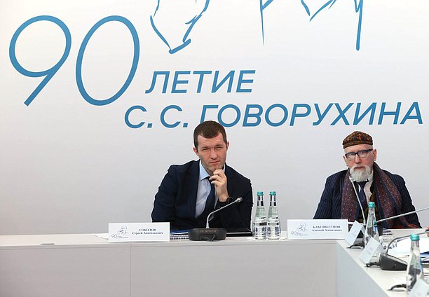 Первый заместитель руководителя исполнительного комитета Общероссийского общественного движения «НАРОДНЫЙ ФРОНТ «ЗА РОССИЮ» Сергей Соколов и скульптор, член-корреспондент Российской академии художеств Алексей Благовестнов