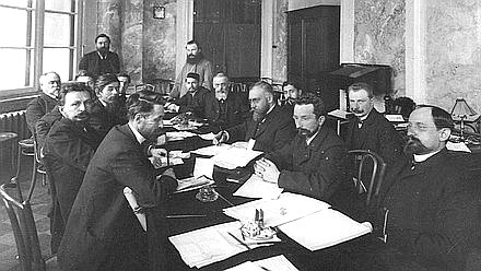 第一届国家杜马议员在会议期间。1906年圣彼得堡中央国立电影、照片和声音文件档案馆