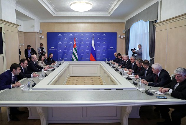 Встреча Председателя Государственной Думы Вячеслава Володина со Спикером Народного Собрания – Парламента Республики Абхазия Лашой Ашуба