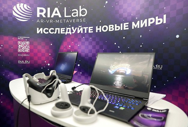 Осмотр выставки исторических VR-материалов РИА Новости «Масштаб VR: Нюрнберг, Крузенштерн, Куликово поле»