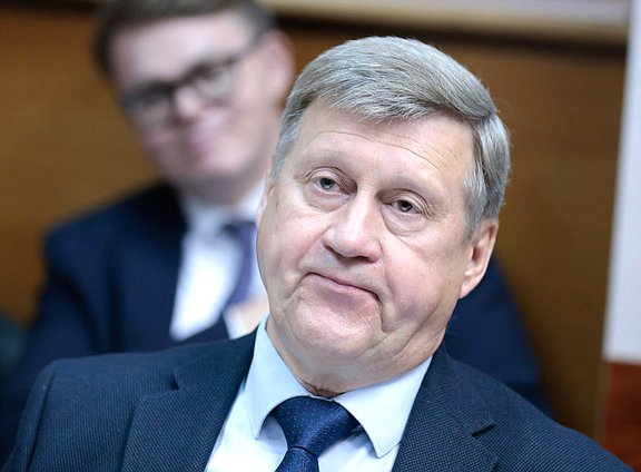 Член Комитета по бюджету и налогам Анатолий Локоть