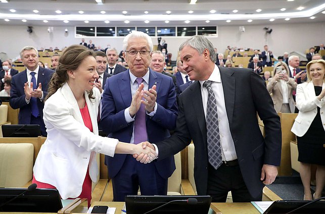 Председатель Государственной Думы Вячеслав Володин, руководитель фракции «Единая Россия» Владимир Васильев и заместитель Председателя Государственной Думы Анна Кузнецова