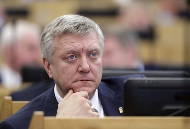 Член Комитета по государственному строительству и законодательству Дмитрий Вяткин