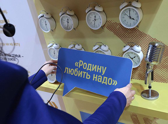 Председатель Государственной Думы Вячеслав Володин посетил выставку, посвященную 80-летию В. Жириновского