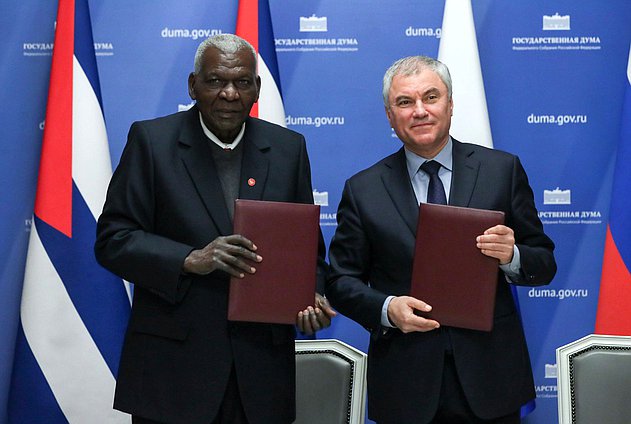 Председатель Государственной Думы Вячеслав Володин и Председатель Национальной ассамблеи народной власти и Государственного Совета Республики Куба Эстебан Ласо Эрнандес