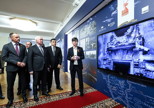 Первый заместитель Председателя Комитета по международным делам Вячеслав Никонов, Председатель Комитета по обороне Андрей Картаполов и член Комитета по безопасности и противодействию коррупции Адальби Шхагошев