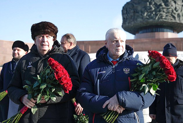 Первый заместитель Председателя Государственной Думы Иван Мельников и руководитель фракции "Справедливая Россия - За правду" Сергей Миронов