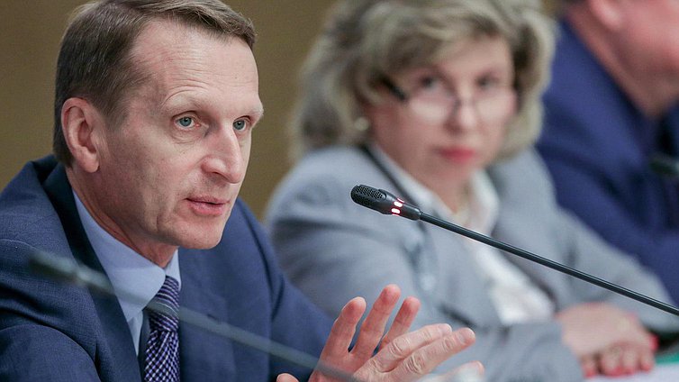 Заседание «Открытой трибуны» на тему
«Гражданское общество в современной России».
