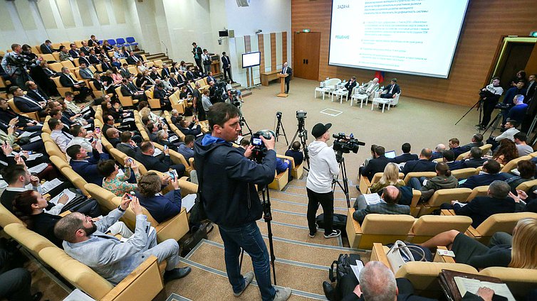 Парламентские слушания на тему «Законодательное обеспечение перехода к новым формам финансирования жилищного строительства»