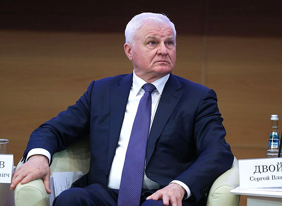 Первый заместитель Председателя Комитета по аграрным вопросам Владимир Плотников