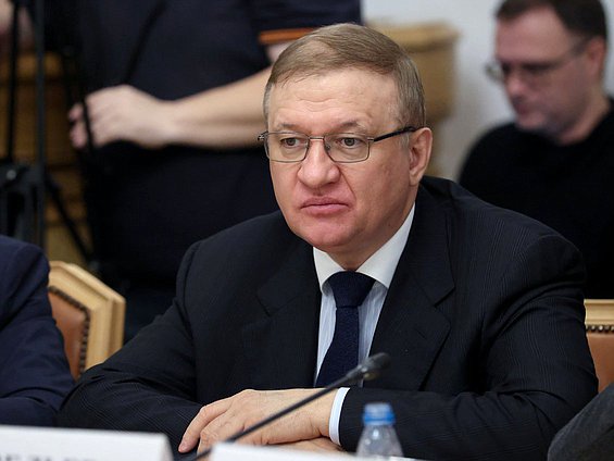 Член Комитета по безопасности и противодействию коррупции Дмитрий Савельев