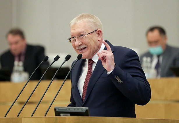 Председатель Комитета по контролю Олег Морозов