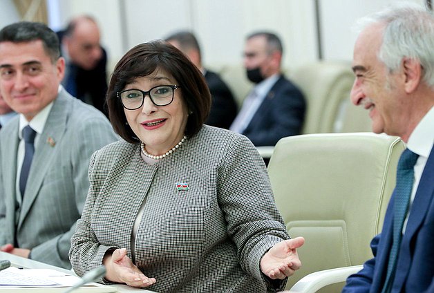 Председатель Милли Меджлиса Азербайджанской Республики Сахиба Гафарова и Чрезвычайный и Полномочный Посол Азербайджанской Республики в РФ Полад Бюль-Бюль оглы