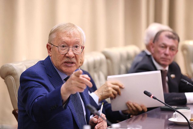 Председатель Комитета по контролю Олег Морозов