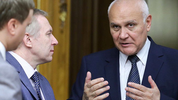 Заседание рабочей группы при Председателе Государственной Думы Федерального Собрания Российской Федерации по правовому анализу законодательных процедур 
и принимаемых на Украине правовых актов.

