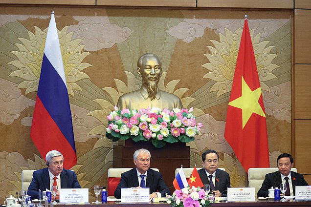 First Deputy Chairman of the State Duma Ivan Melnikov, Chairman of the State Duma Vyacheslav Volodin, Chairman of the National Assembly of the Socialist Republic of Vietnam Trần Thanh Mẫn and Deputy Chairman of the Committee on Defence, Security and Foreign Affairs of the National Assembly of the Socialist Republic of Vietnam Nguyễn Mạnh Tiến