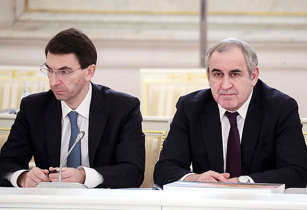 Полномочный представитель Президента РФ в Центральном федеральном округе Игорь Щеголев и руководитель фракции «Единая Россия» Сергей Неверов