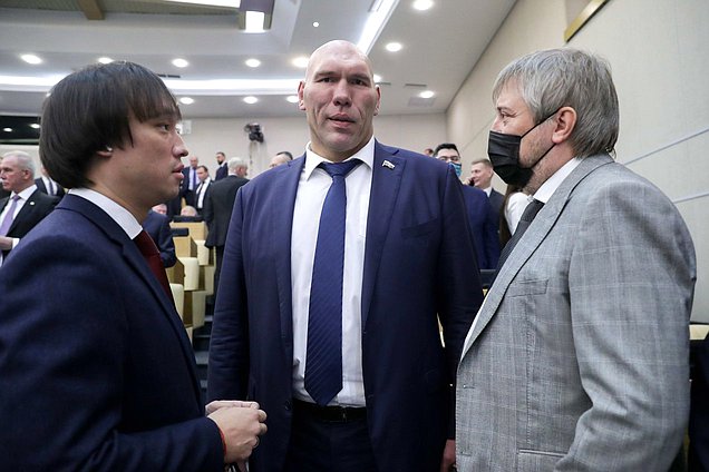 Председатель Комитета по туризму и развитию туристической инфраструктуры Сангаджи Тарбаев и депутат от фракции «Единая Россия» Николай Валуев