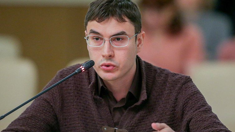 Заседание «Открытой трибуны» на тему
«Гражданское общество в современной России».
